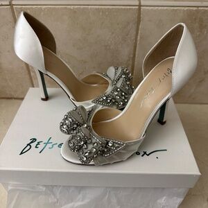 NEW!! Blue by Betsey Johnson Landn sz 7